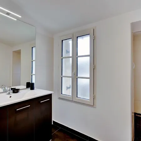 Apartment Les Halles Et Hauteurs By Cocoonr