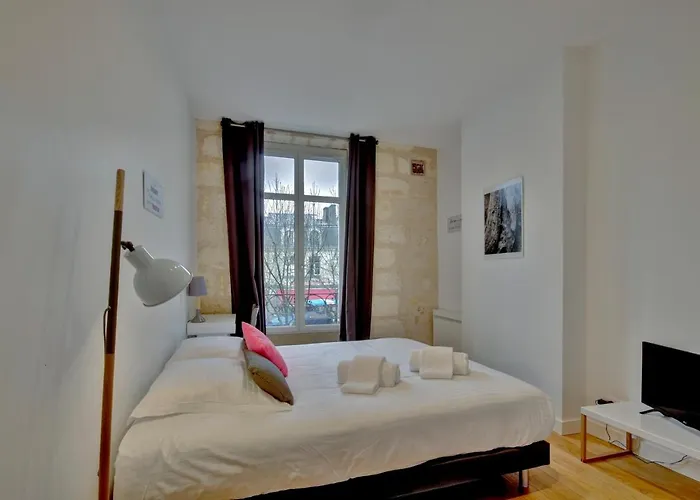 Les Halles Et Hauteurs By Cocoonr * Бордо