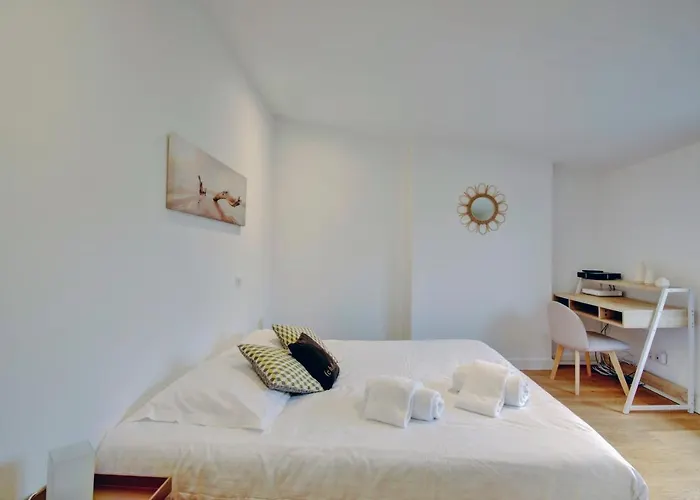 Les Halles Et Hauteurs By Cocoonr *